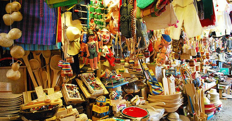 Artesanías en mercado de Pátzcuaro